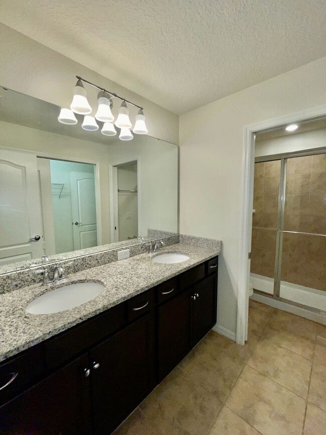 Building Photo - Spacious 5-Bed / 4.5-Bath Townhome w/ Private Pool & Sundeck in Gated Oakmont at Solterra Near Di...
