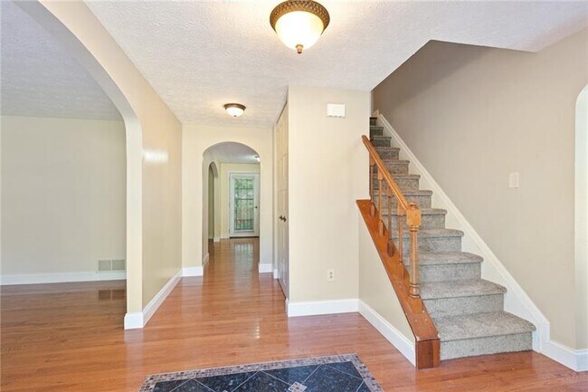 Building Photo - 140 Roswell Farms Ct