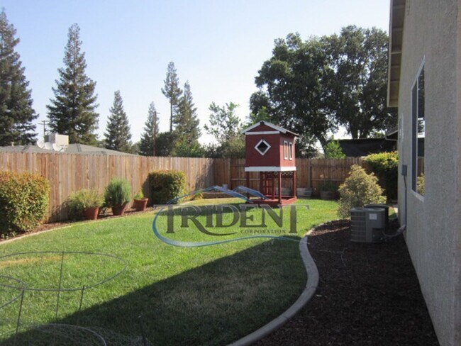 Building Photo - 3 bedroom 2 bath near schools and parks