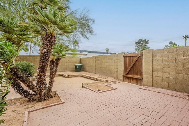 Building Photo - 85254! Four Beds with POOL!