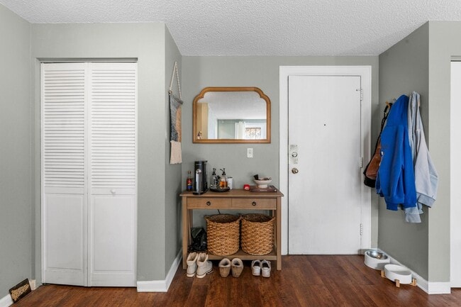 Building Photo - University Park 1 bed 1 bath Condo in walk...