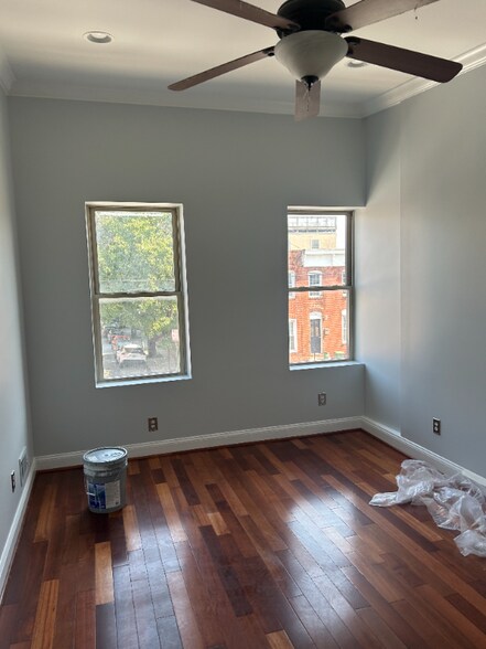 Building Photo - 121 E Randall St