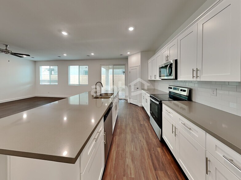 Building Photo - 8882 Carmine Cob Ave