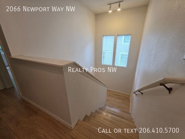 Building Photo - 2066 Newport Way NW