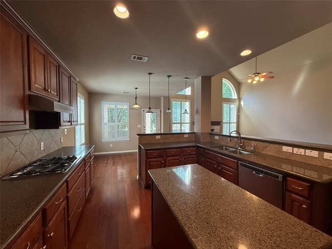 Building Photo - 9301 Castle Pines Dr