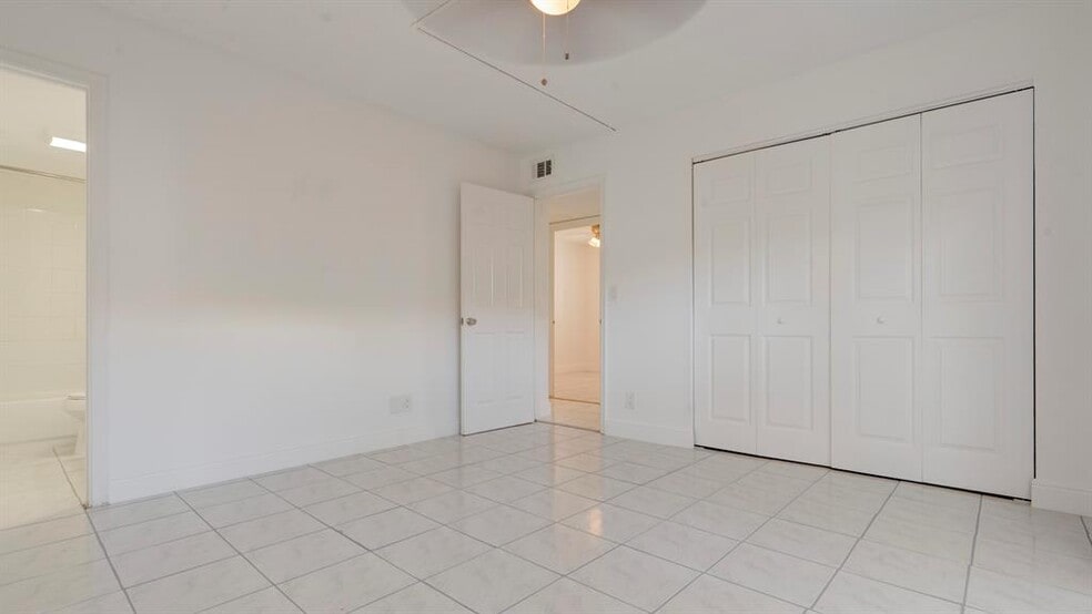 Building Photo - 3201 Coral Ridge Dr