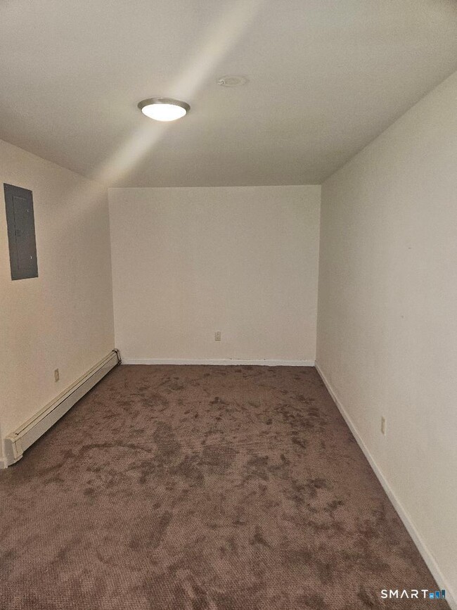 Building Photo - 1129 Southford Rd