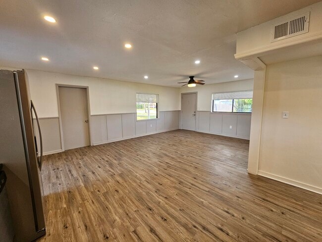 Building Photo - 125 Needle Blvd