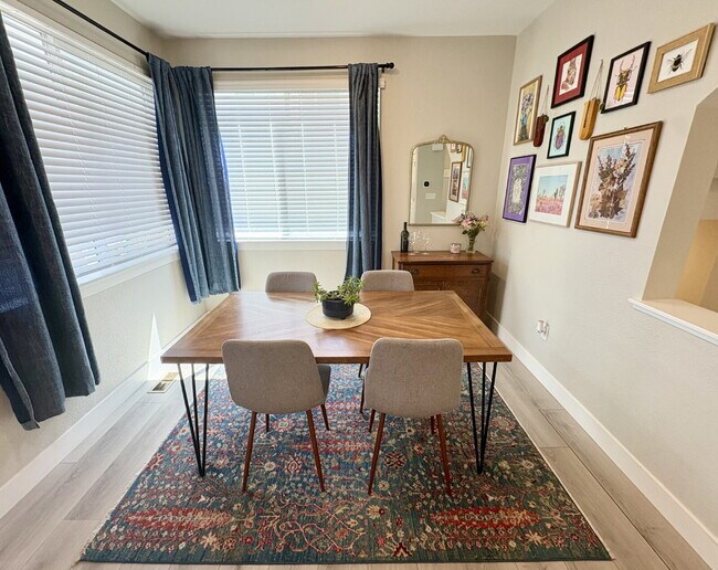 Building Photo - 3bd/2.5ba Paired Home in Trailside w/ side yard