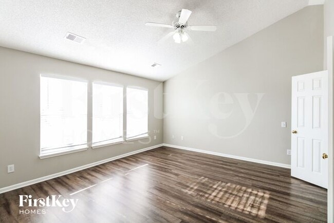 Building Photo - 909 NE 93rd Ct