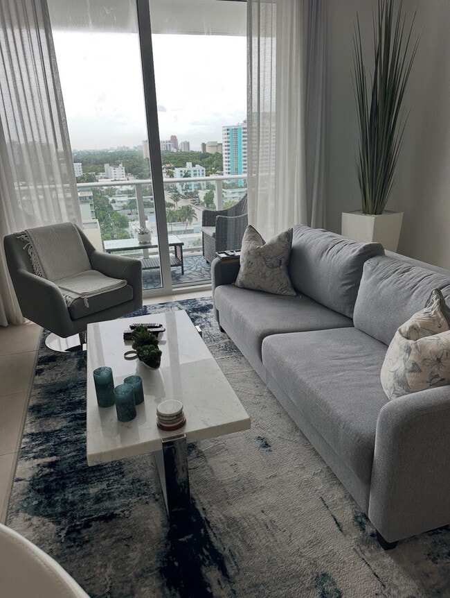 Building Photo - 401 N Birch Rd