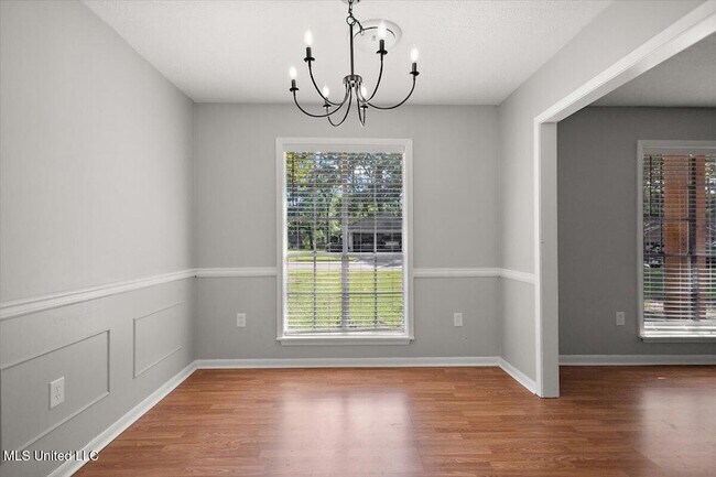 Building Photo - 36 Pebble Hill Dr