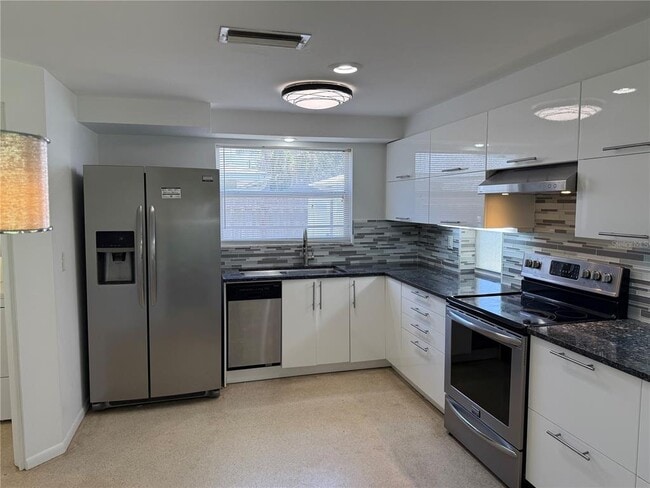 Building Photo - 8735 Dunmore Dr