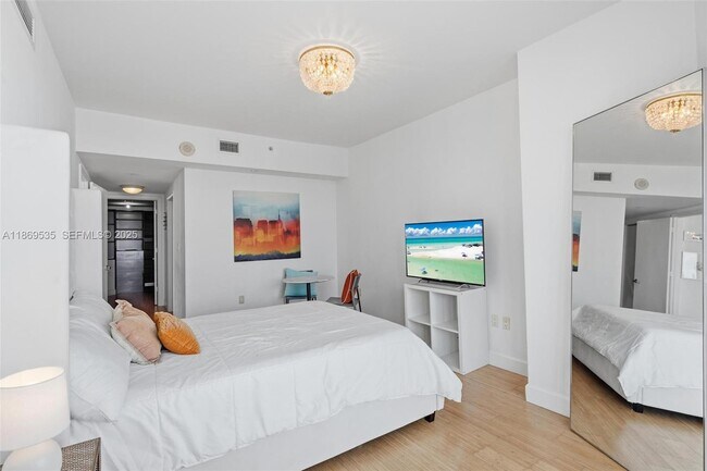 Building Photo - 350 S Miami Ave