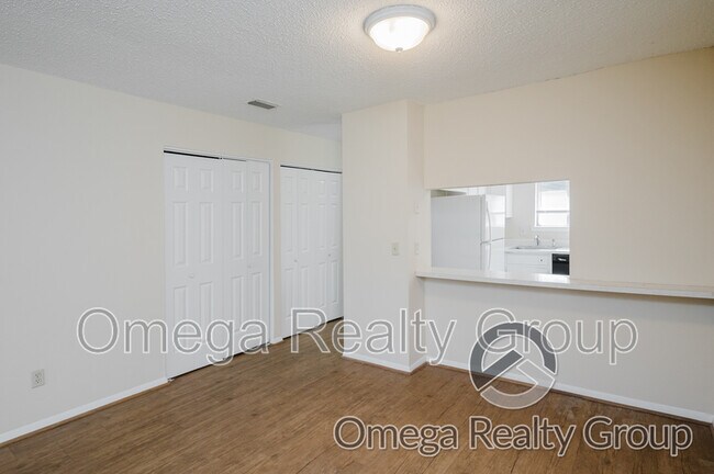 Building Photo - 1600 14th Ave E