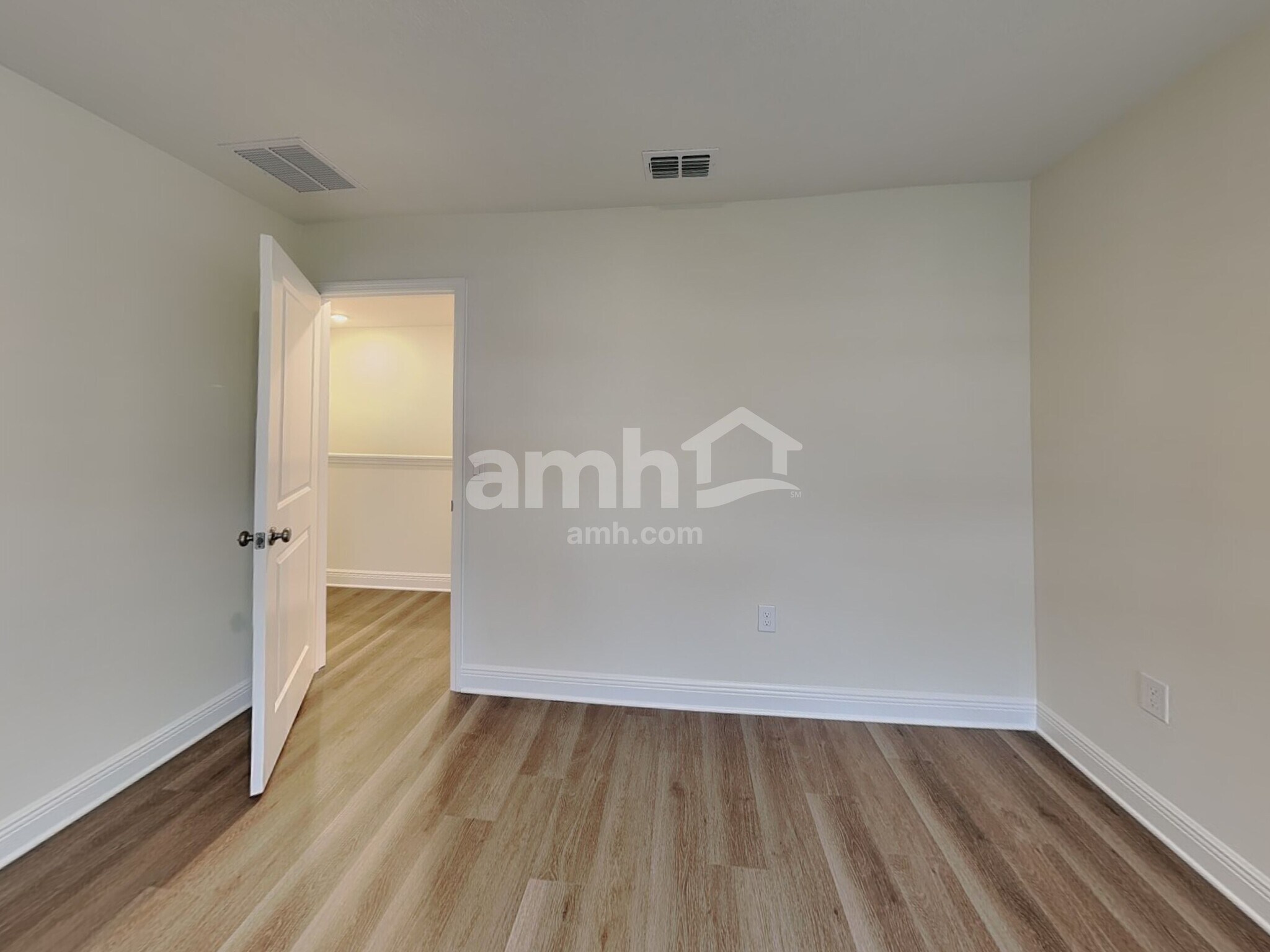 Building Photo - 5939 Sycamore Pl St