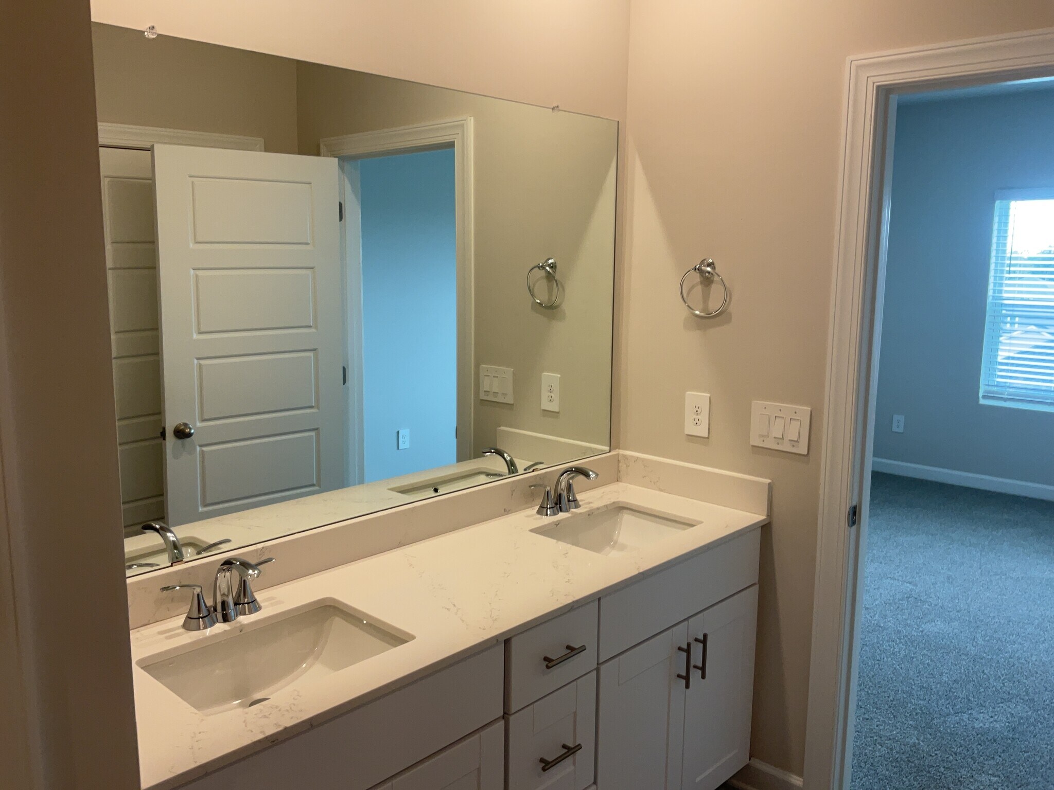 Building Photo - 802 Treeline Rd