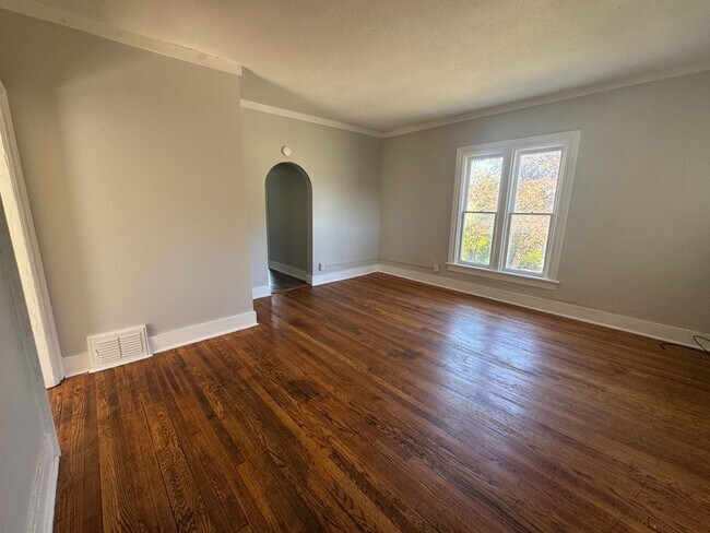 Primary Photo - 302-304 Lenox Ave