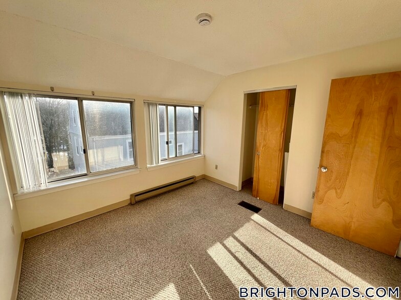 Building Photo - 150 N Beacon St