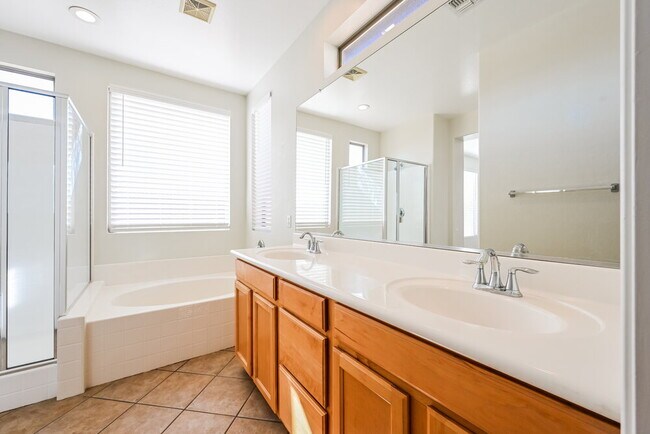 Building Photo - 2621 W Medinah Way