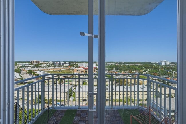 Building Photo - 2100 Sans Souci Blvd