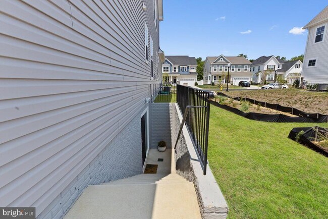 Building Photo - 5684 Lewis Carroll Dr