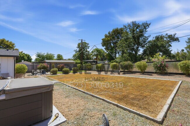 Building Photo - 4027 E Lewis Ave