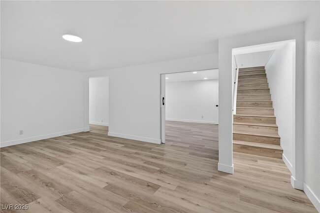 Building Photo - 405 Scenic Dr