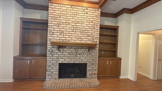 Building Photo - 2106 Middle Creek Blvd