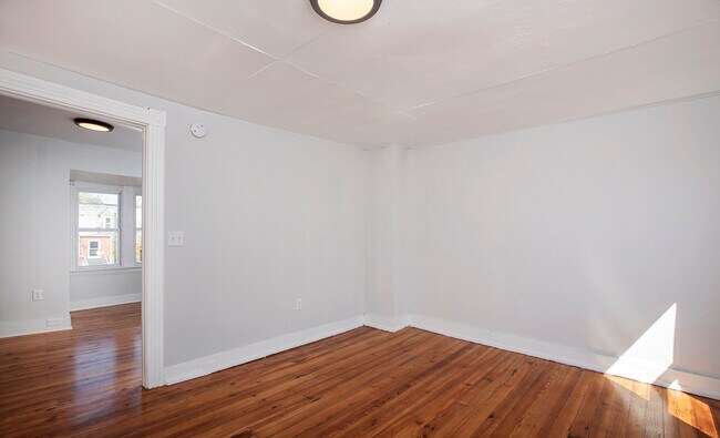 Building Photo - 333 S Ann St