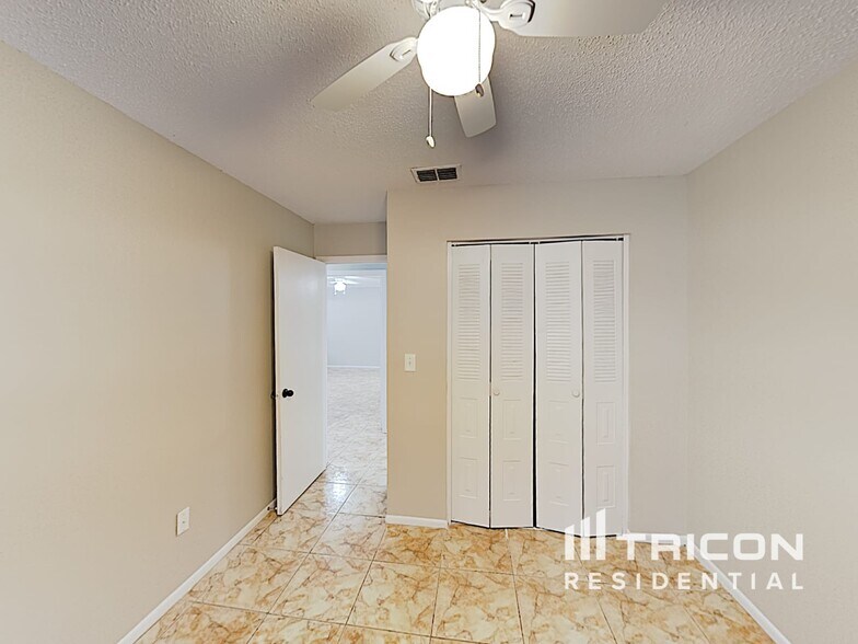 Building Photo - 4624 S Country Hills Ct