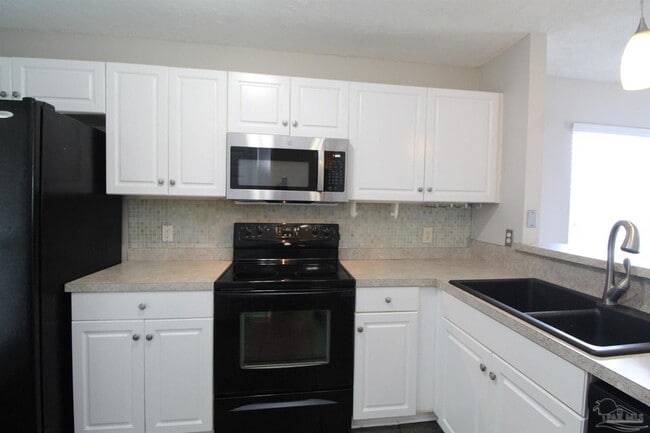 Building Photo - 7680 Chablis Cir