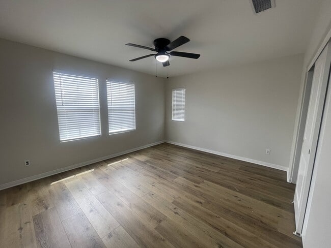 Building Photo - 37280 Parkway Dr