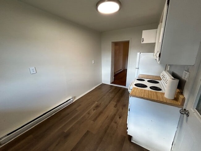 Building Photo - $1050 Middletown 2 bedroom for rent