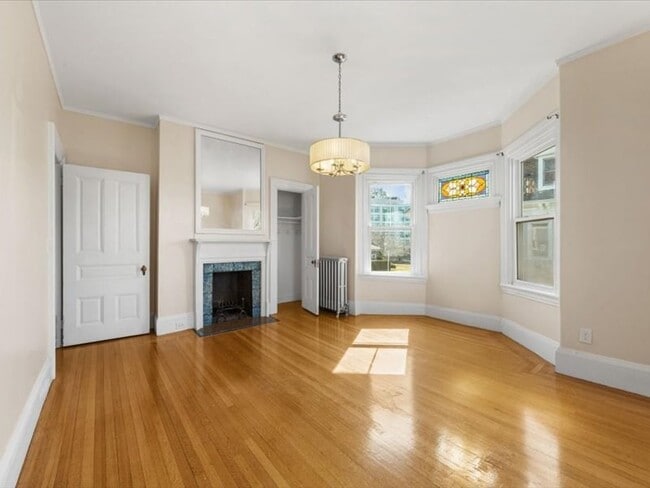 Building Photo - 52 Underwood St