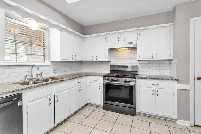 Building Photo - 23914 Spring Gum Dr