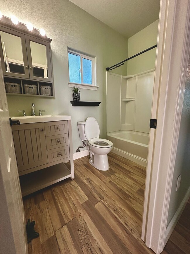 Building Photo - Spacious 1 Bedroom with RIVER TRAIL ACCESS!!