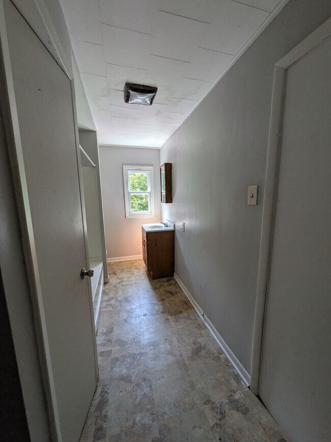 Building Photo - 447 Hays Ave