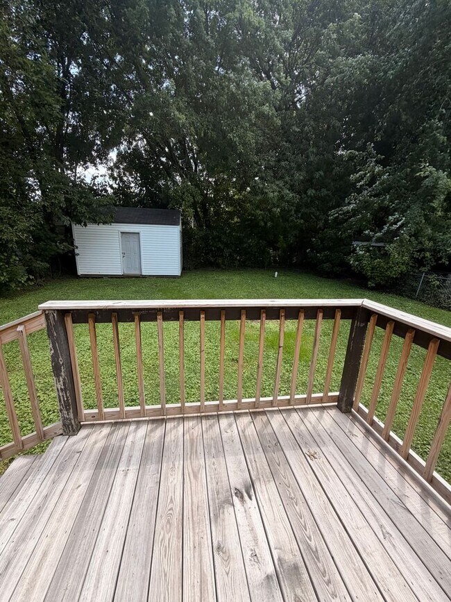 Building Photo - Gorgeous 2 bedroom/1 bath house!