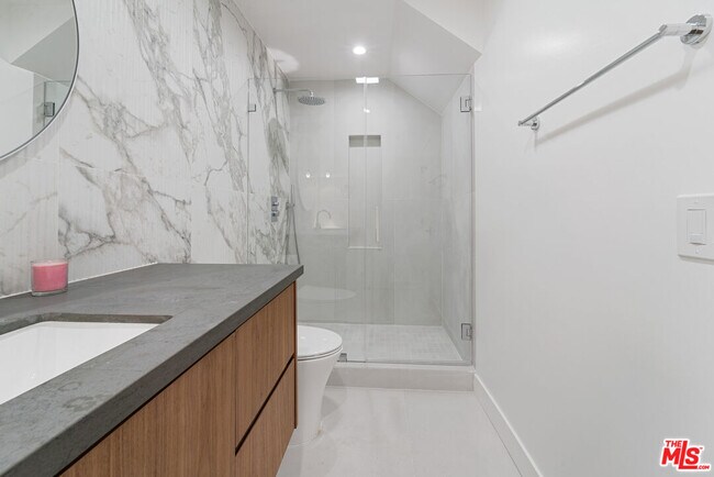 Building Photo - 3305 Ocean Front Walk