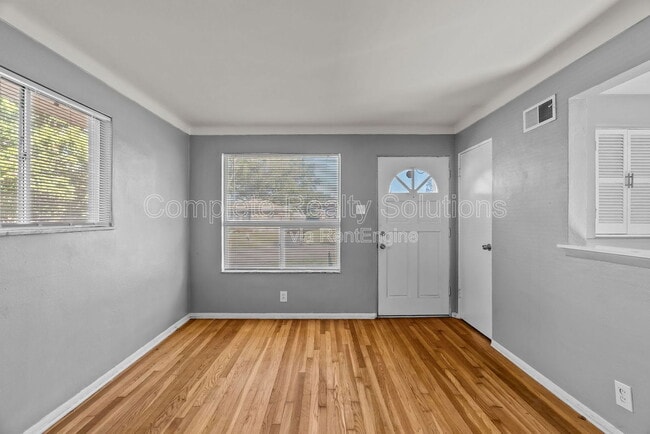 Building Photo - 1216 Lakeview Ave