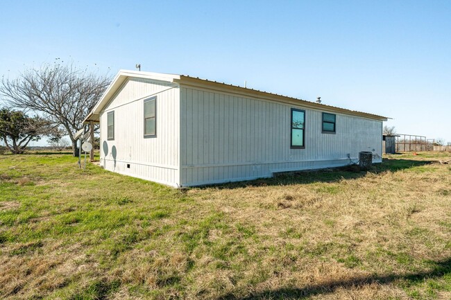 Building Photo - 6506 FM 913, Stephenville, TX 76401