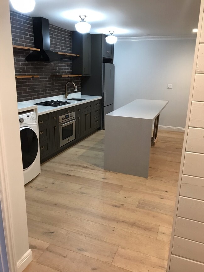 Building Photo - 4264 Grand View Blvd