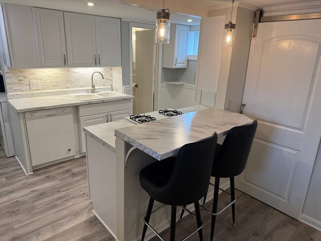 Building Photo - 202 S Catherine St