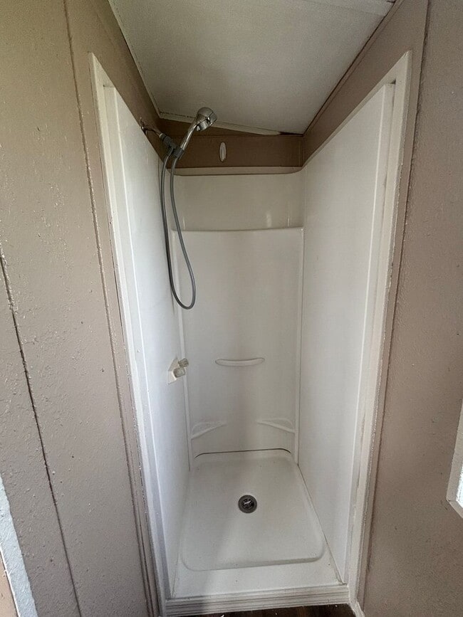 Building Photo - Great home with lots of space!