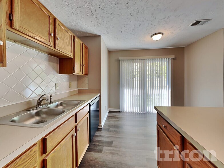 Building Photo - 1022 Pine Mountain Way