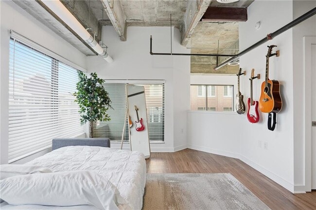 Building Photo - 260 18th St NW