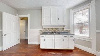 Building Photo - 3165 W 31st St