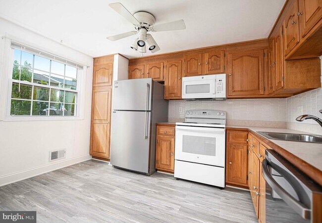 Building Photo - 224 Drexel Dr