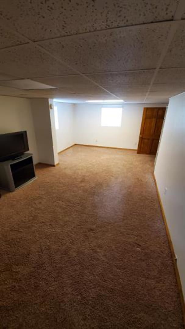 Building Photo - Single Family Three Bedroom in South Hills